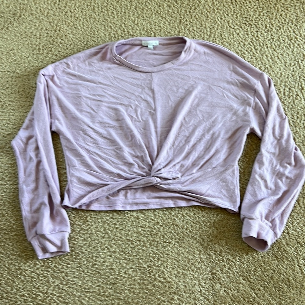 Beyond Yoga turned inward front twist cropped pullover
